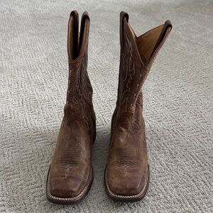 Shyanne Brown Western Boots with Intricate Stitching